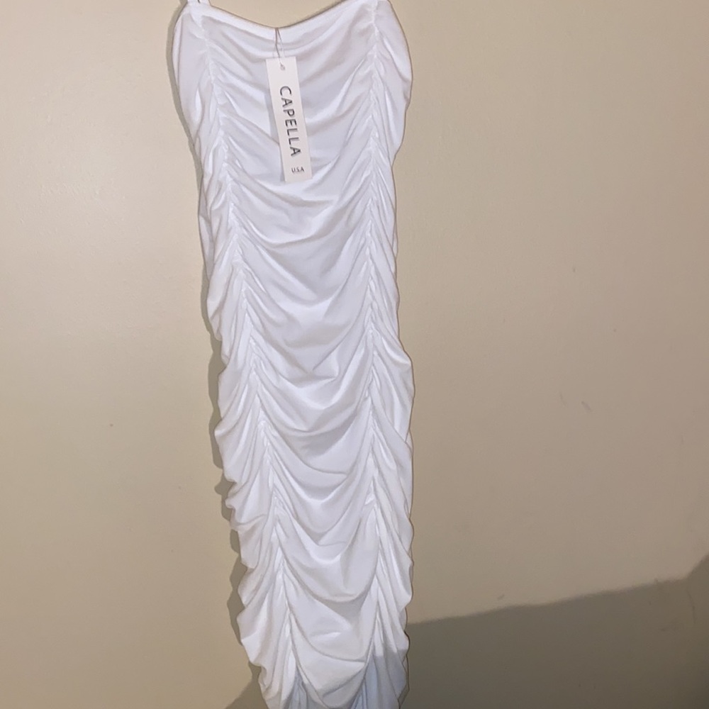 All white - Picture 2 of 4